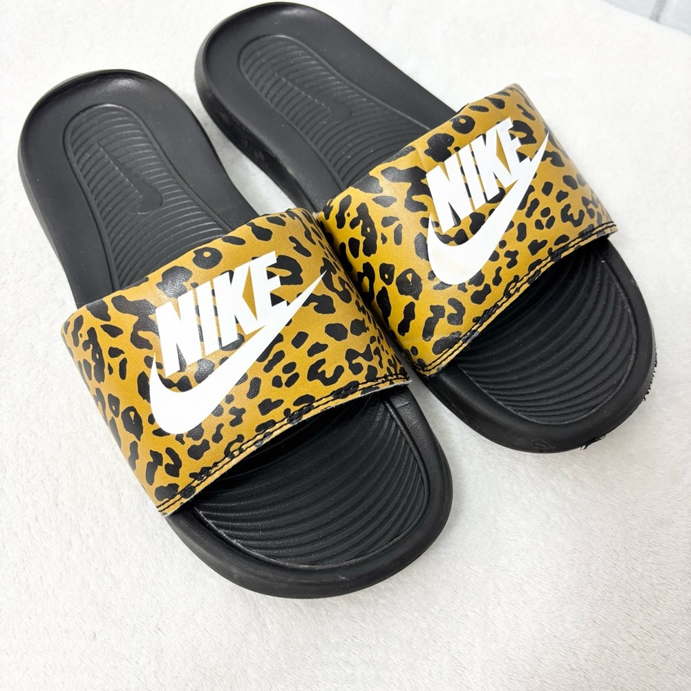 Nike‎ Leopard Print Slide Sandals Size 7